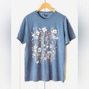 Blue Oversized Short Sleeve Tee Shirt w/ Dried Pressed Flowers Graphic/ Large